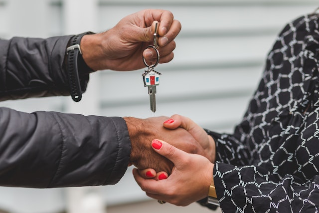 shaking hands and handing over keys